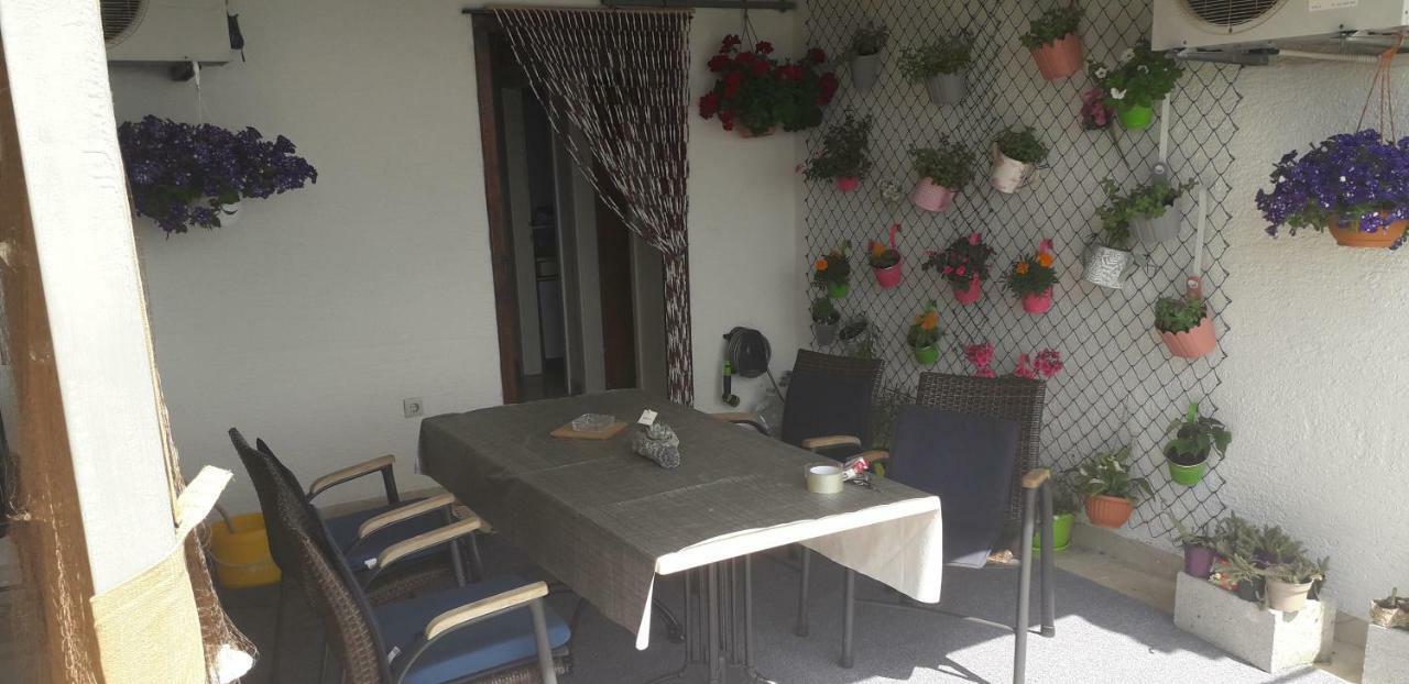 Leonarda Apartment Omis Exterior photo